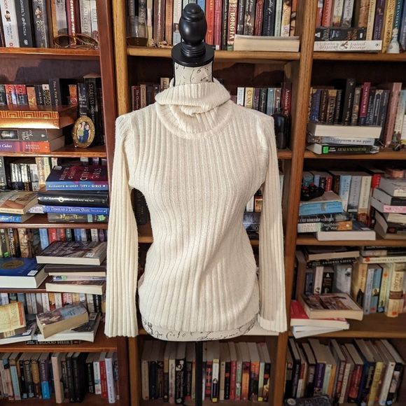 Carol Rose Sweaters - Carol rose ivory turtle neck sweater sz ps euc